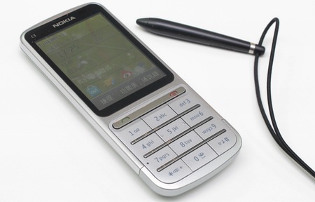 觸鍵雙控新代表　Nokia C3-01 試用報告