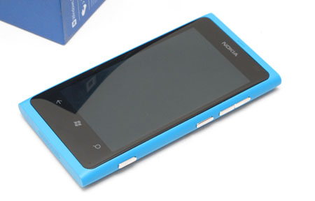Nokia Lumia 800 行貨開箱 ＋相機比拼 iPhone 4S