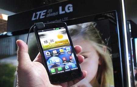 4G 手機速測 (2) LG Optimus LTE 賣點係靚芒