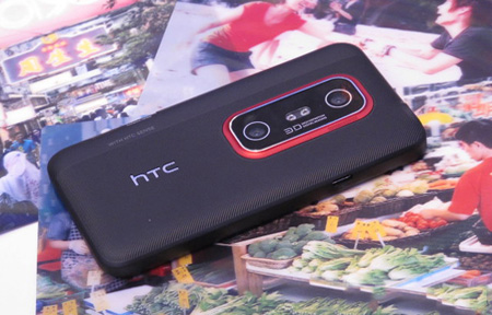 3D 手機跌破三千! HTC EVO 3D 清貨
