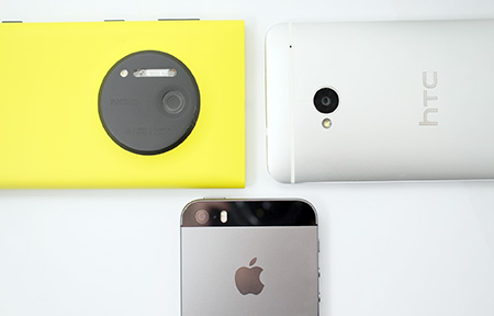 補光大對決！iPhone 5s 挑機 lumia 1020 、 HTC One
