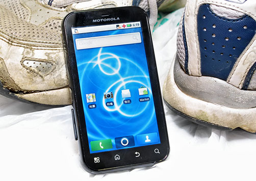 試玩 Motorola DEFY  首部 Android  戶外手機