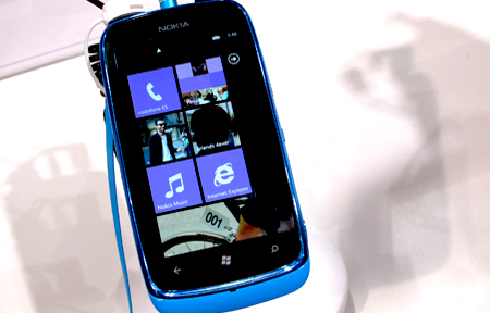 即場試! 平價版 Nokia Lumia 610 及大芒 Lumia 900