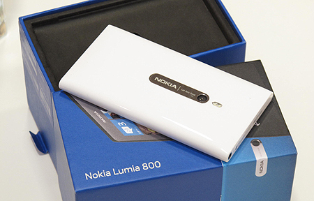 Nokia 推出 Lumia 800 白色版 + 減價兩百