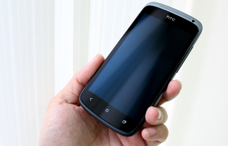 抗刮纖薄金屬機身：HTC One S 開箱測試